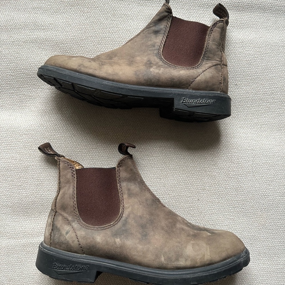 Blundstone Distressed Brown Leather Boots